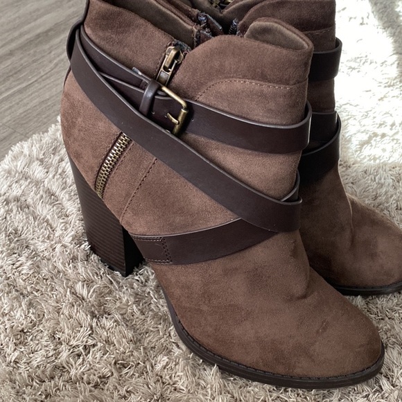 Brown Suede booties Sz 10 - Picture 1 of 7